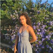 Estudiante de Bellas Artes imparte clases de repaso y refuerzo a niños tanto de primaria como de secundaria